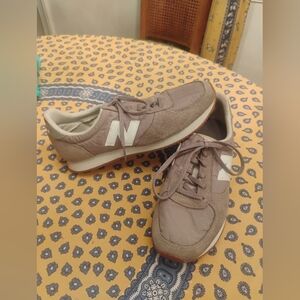 New Balance 220 Retro Running Shoes